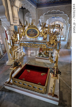 A baby crib for the Maharaja's baby exhibition in Mehrangarh fort. Jodhpur, Rajasthan, India 76082844