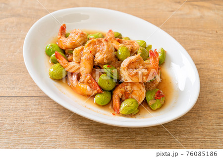 Stir-Fried Twisted Cluster Bean with Shrimp Stir-Fried Twisted Cluster Bean with Shrimp 76085186
