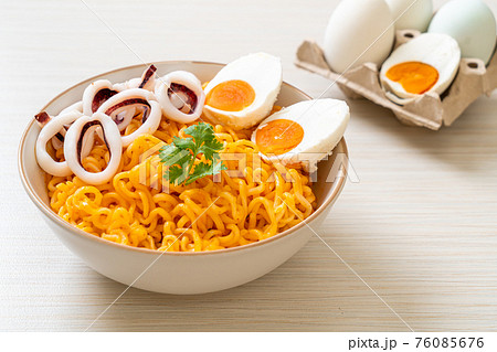 instant noodles salt egg flavour with squid or octopus instant noodles salt egg flavour with squid or octopus 76085676