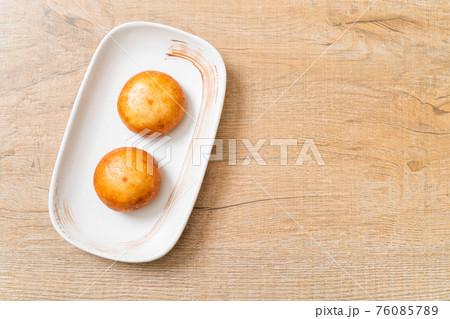 Fried Chinese Lava Buns 76085789