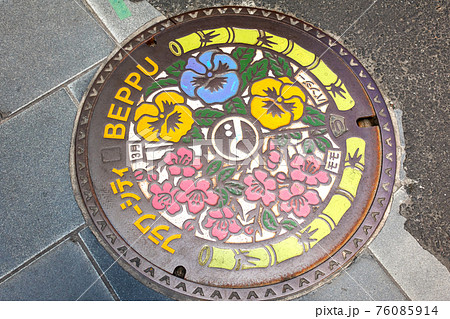 The lid of the drain hatch on the street of a small Japanese city. 76085914