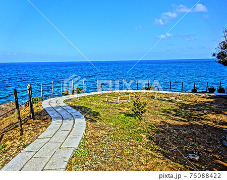 聖域の岬と広大な海 76088422