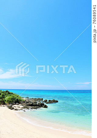 沖縄　宮古島の青空と青い海 76089541