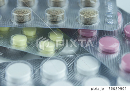 Different pills in a blister pack. 76089993