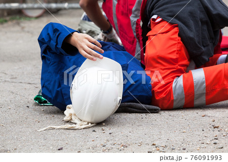 Work accident. First aid. Work accident. First aid. 76091993
