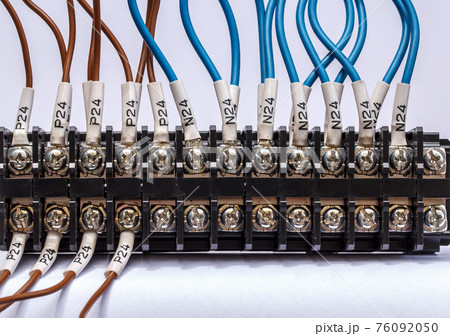 Wiring -- Control panel with wires Wiring -- Control panel with wires 76092050