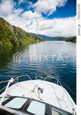 Scenic lake cruise 76093346