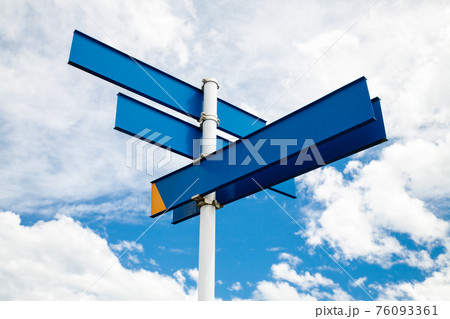 Wrong way signpost Wrong way signpost 76093361