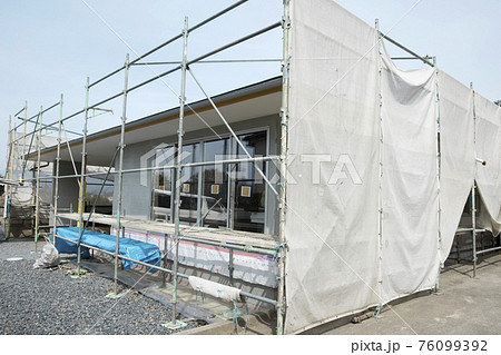 建築途中の家 建築現場イメージ 建築途中の家 建築現場イメージ 76099392