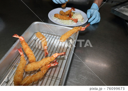 エビフライ 盛り付け エビフライ 盛り付け 76099673