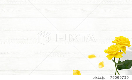 白い木目と黄色いバラの背景 白い木目と黄色いバラの背景 76099739