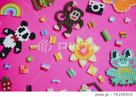 アイロンビーズ 動物の写真素材