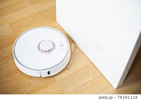Vacuum cleaner robot runs on wood floor in a office Vacuum cleaner robot runs on wood floor in a office 76101118