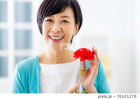 母の日　カーネーション　母親 76101278