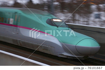 東北新幹線E5系（流し撮り） 76101667