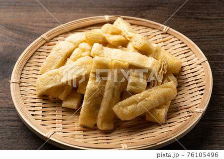 カットした油揚げ 76105496