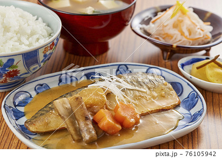 鯖の味噌煮定食 76105942