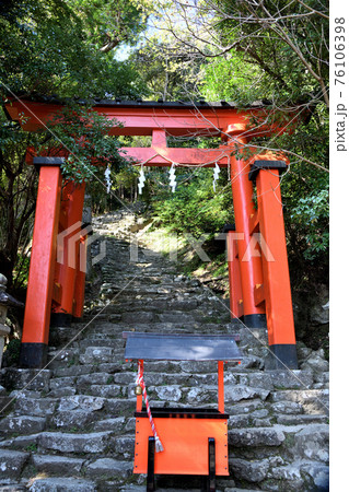 神倉神社　麓の鳥居と石段 76106398