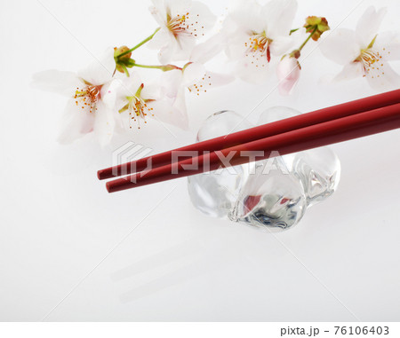 お箸と箸置き お箸と箸置き 76106403