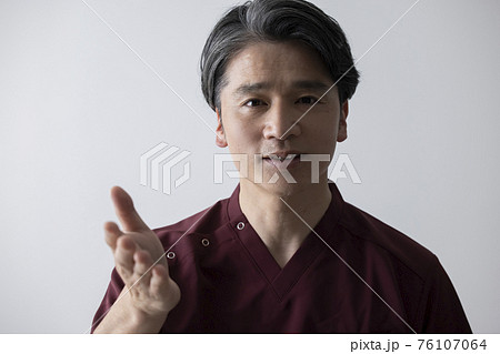 医師 ミドル 男性 スクラブ 医師 ミドル 男性 スクラブ 76107064