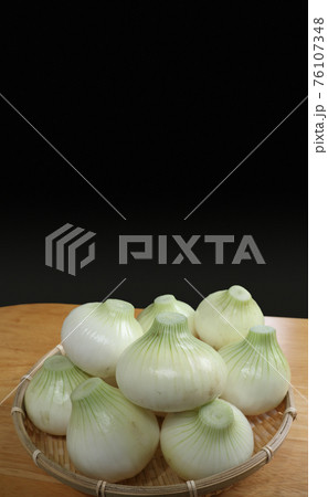 早生タマネギ収穫してすぐ写しました。 早生タマネギ収穫してすぐ写しました。 76107348