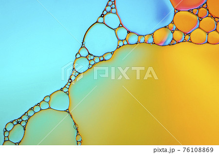 macro image of air bubbles in water. 76108869