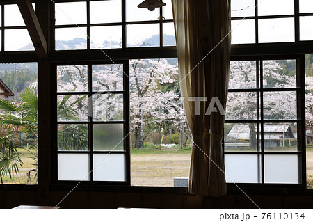 春の旧上岡小学校 茨城県大子町 春の旧上岡小学校 茨城県大子町 76110134