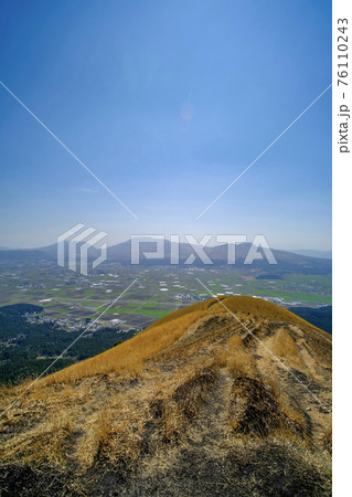 阿蘇くじゅう国立公園 大観峰からの阿蘇山の写真素材 [76110243] - PIXTA