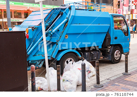 ゴミ収集車 76110744