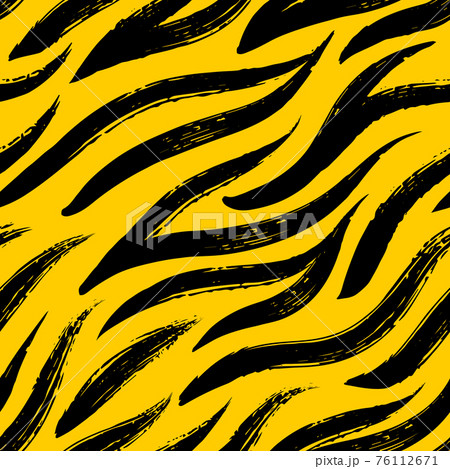 筆調の虎柄パターン背景素材 76112671