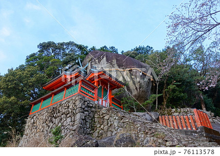 神々が降臨した熊野信仰の発祥地「神倉神社」 76113578
