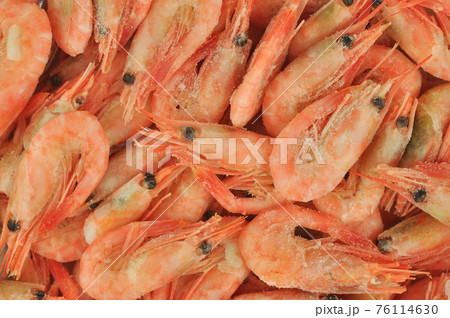 Frozen cooked prawns. 76114630