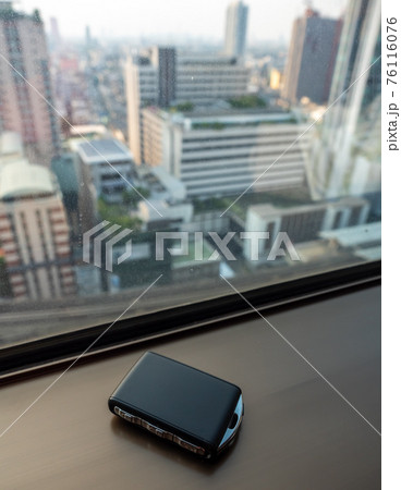 Black key fob on window 76116076