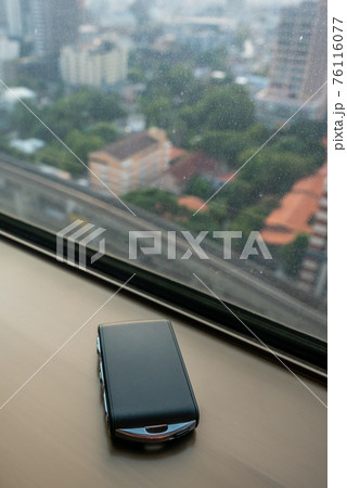 Black key fob on window Black key fob on window 76116077