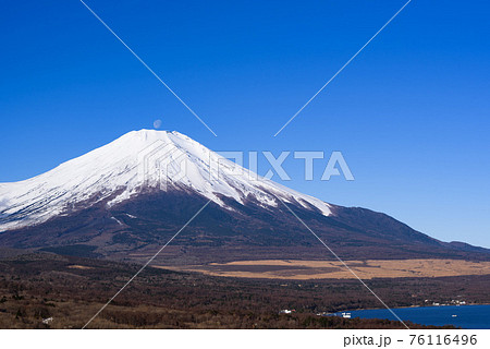 青空とパール富士（山中湖） 76116496