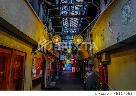 竹瓦温泉へ続く竹瓦小路（近代化産業遺産）は日本最古の木造アーケード 76117662