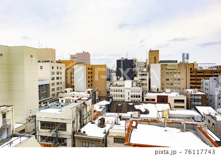 新潟市の都市風景 (中央区東大通周辺のビル群) 76117743