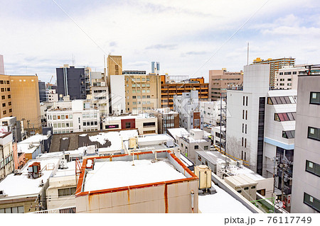 新潟市の都市風景 (中央区東大通周辺のビル群) 76117749
