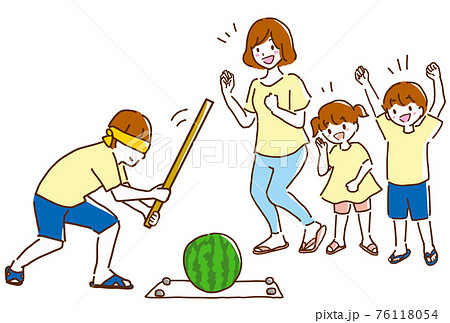 スイカ割りをして遊んでいる若い家族の線画のイラスト 76118054