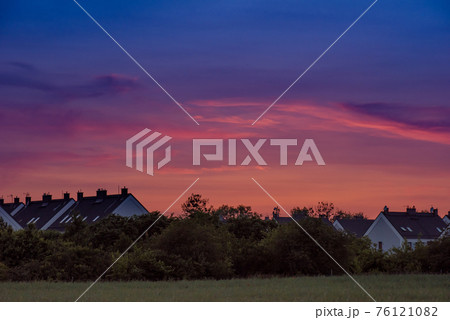 Houses and trees at sunset 76121082