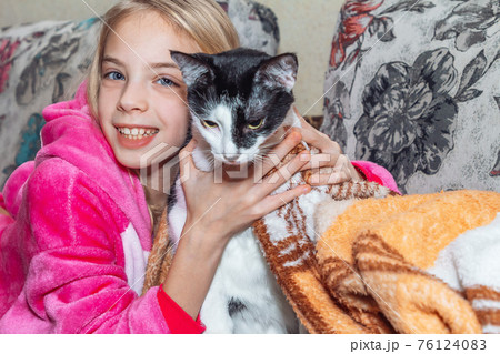 Cute little girl with cat at home Cute little girl with cat at home 76124083