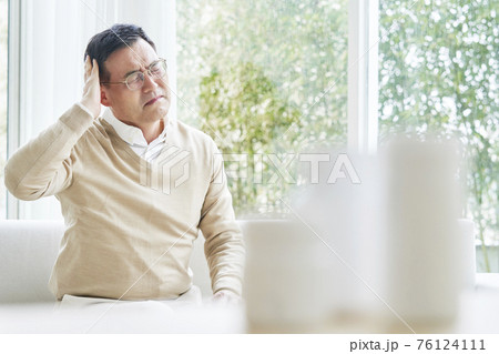 男 男性 男の子 76124111