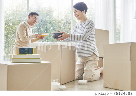 夫婦 カップル 恋人 76124588