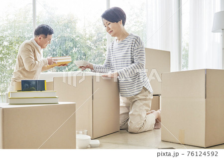 夫婦 カップル 恋人 76124592