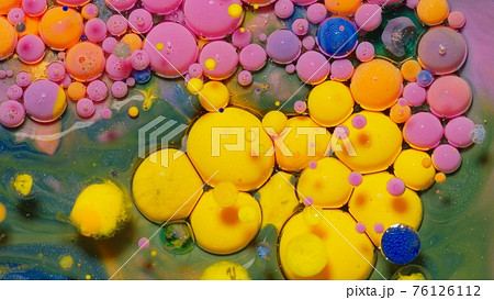 Bubbles float in liquid paint, mixing ink, oil and milk, abstract multicolor hypnotic painting 76126112