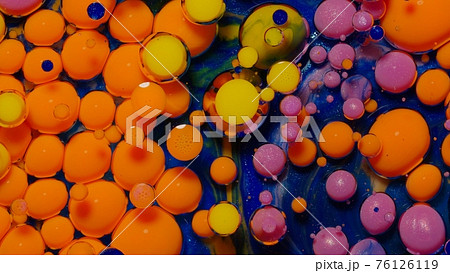 Bubbles float in liquid paint, mixing ink, oil and milk, abstract multicolor hypnotic painting 76126119