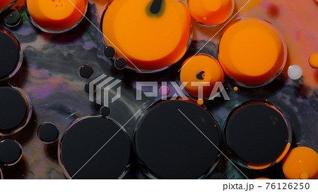 Ink bubbles mixed with liquid substance of oil, milk, soap, bright acrylic paint on colorful surface 76126250