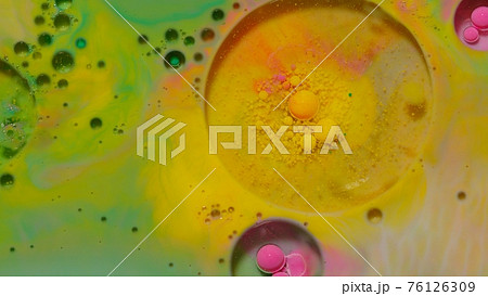 Bubbles float in liquid paint, mixing ink, oil and milk, abstract multicolor hypnotic painting 76126309