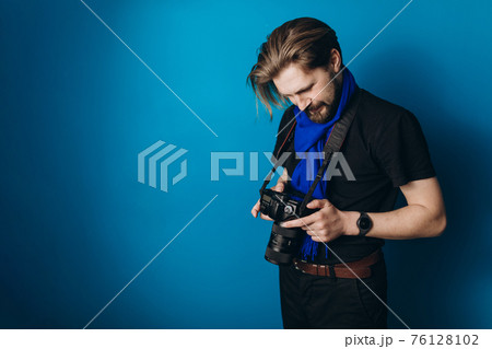 Photographer reviewing photos Photographer reviewing photos 76128102