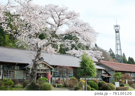 春の旧上岡小学校 茨城県大子町 春の旧上岡小学校 茨城県大子町 76130120